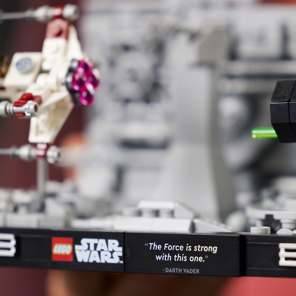  Lego Star Wars      665  (75329)